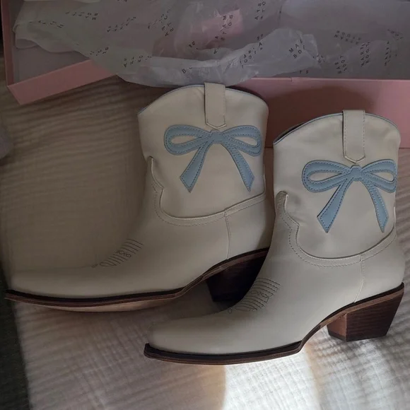 Marfa Cream and Blue Ankle Boots with Bow Detail - Picture 5 of 13